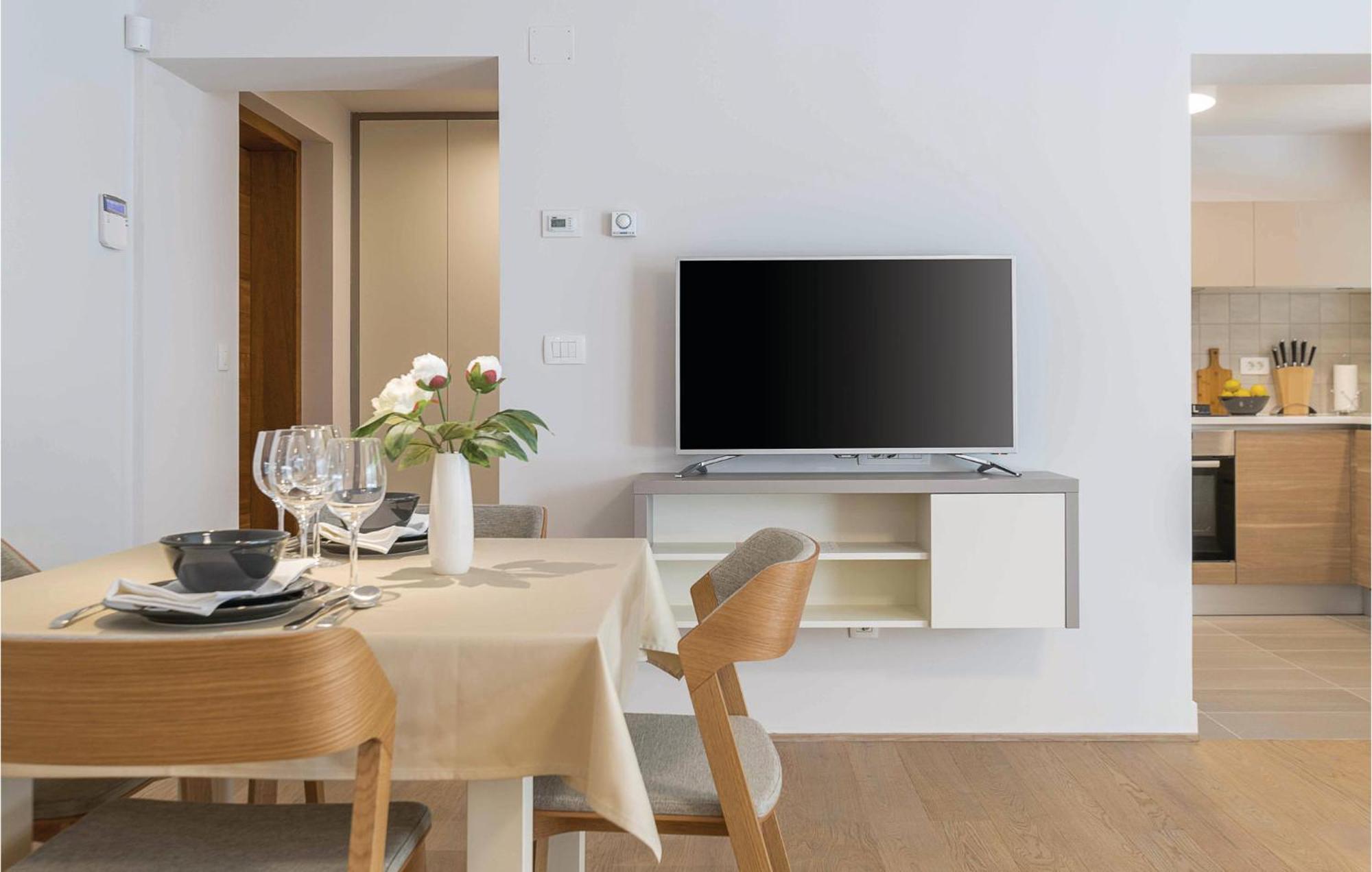 Nice Apartment In Plomin With Jacuzzi Exterior foto
